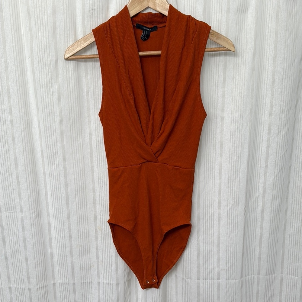 🌈5/$25 BUNDLE! WORN ONCE✨ F21 Deep Plunge V-Neck Orange Ribbed Knit Bodysuit